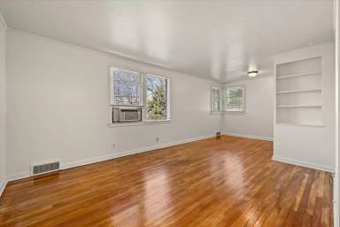 Main picture of 820 W Franklin St