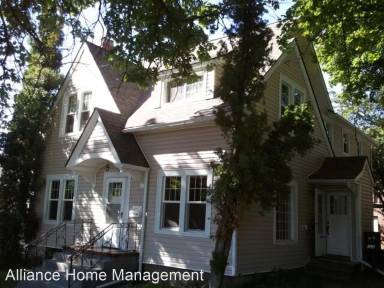 Main picture of 218 E 2nd St