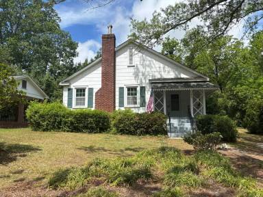 Main picture of 915 Brandon Ave