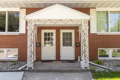 Main picture of 908 Oviatt St