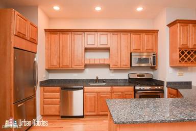Main picture of 1530 W Huron St