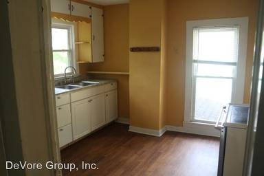 Main picture of 913 N Mulberry St