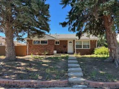 Main picture of 2647 E 9th St