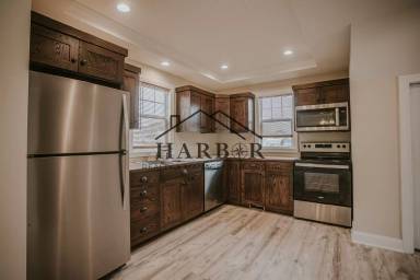 Main picture of 105 1st St NW