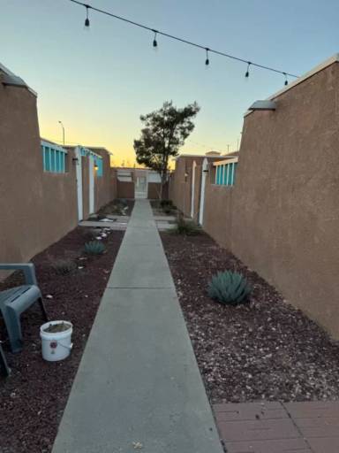 Main picture of 924 San Pedro Dr SE