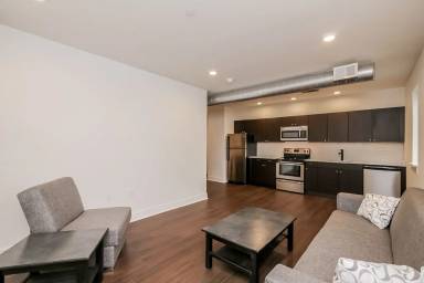 Main picture of 400 Broadway