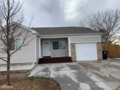 Main picture of 5125 Hannibal St