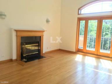 Main picture of 4103 N Kenmore Ave