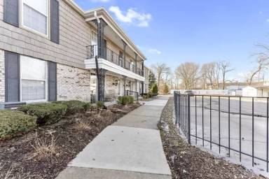 Main picture of 24360 E River Rd