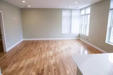 Main picture of 10 Roxbury St