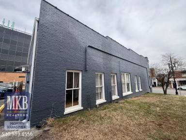 Main picture of 17 S College Ave