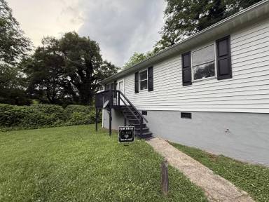 Main picture of 638 S Elm St