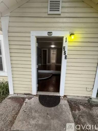 Main picture of 223 Bee St