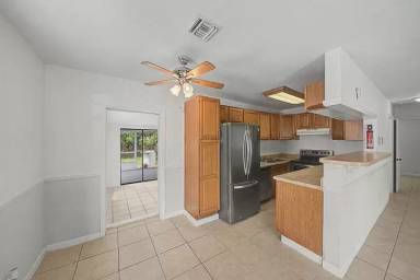 Main picture of 301 SE 21st Ave