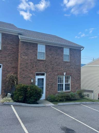 Main picture of 66 Vancott Ct