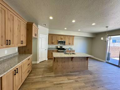 Main picture of 479 N 480 W