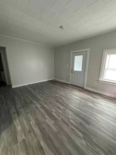 Main picture of 1547 32nd St NE