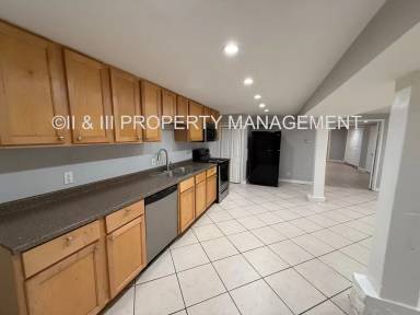 Main picture of 3700 Wyandotte St
