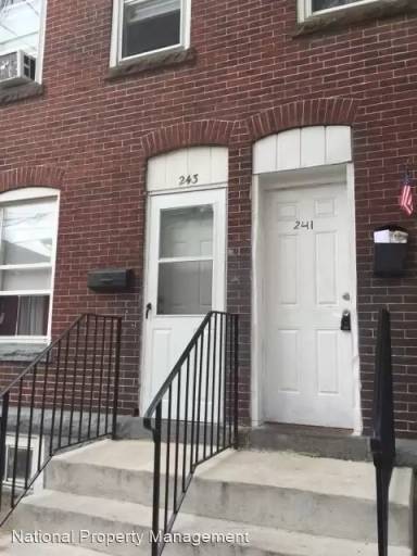 Main picture of 243 Grand St