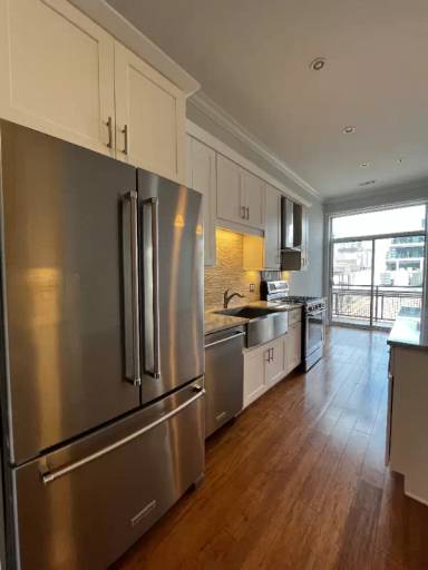 Main picture of 1055 W Monroe St