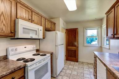 Main picture of 1720 8th St E