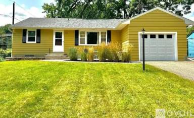 Main picture of 203 Orchard St N