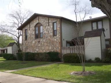 Main picture of 2411 De Lee St
