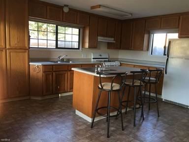 Main picture of 1680 Victor Blvd