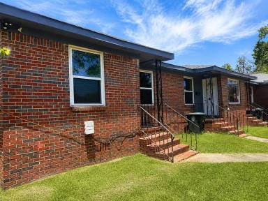 Main picture of 2830 29th Pl W
