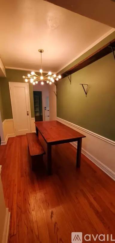 Main picture of 385 E 18th St