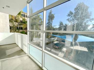 Main picture of 8411 De Longpre Ave