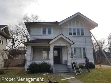 Main picture of 838 Manhattan Ave