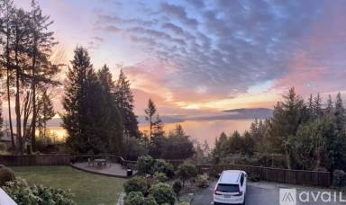 Main picture of 639 W Lake Sammamish Pkwy NE