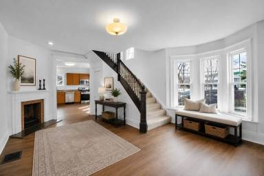 Main picture of 5849 Broadway St