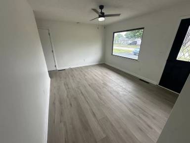 Main picture of 4909 Root St