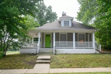 Main picture of 3425 E 16th St N