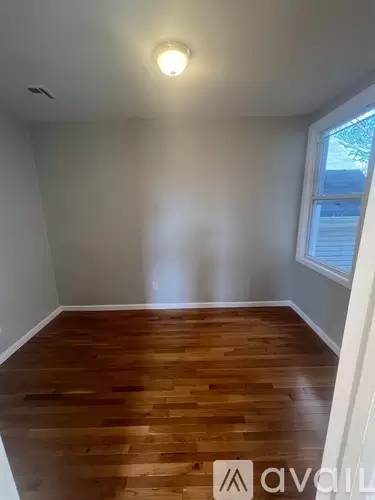 Main picture of 81 2nd St