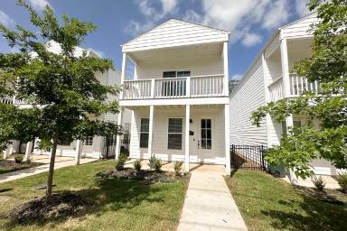 Main picture of 1023 S Hollywood Ave