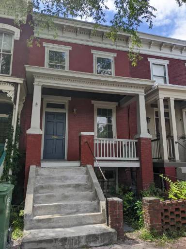 Main picture of 207 W Clay St