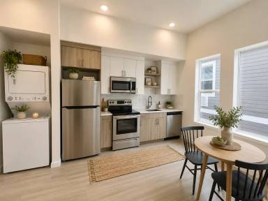 Main picture of 7110 N Greenwich Ave