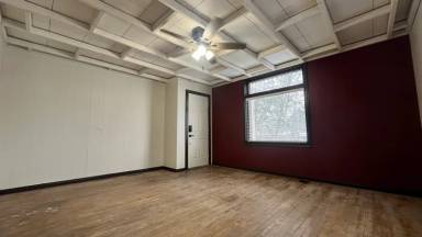 Main picture of 705 E 6th St