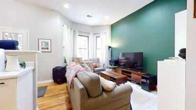 Main picture of 721 W Briar Pl