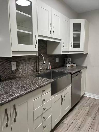 Main picture of 528 Golden Raintree Pl