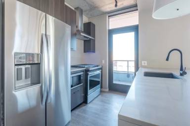 Main picture of 902 W Washington St
