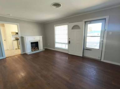 Main picture of 2211 Carlton Way