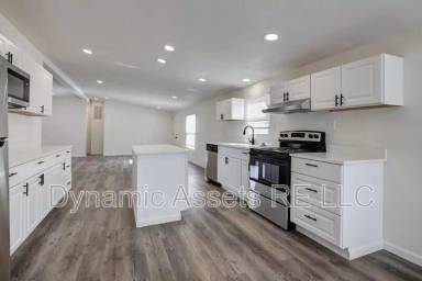 Main picture of 705 N Cayuga St