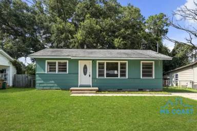 Main picture of 2050 North Dr