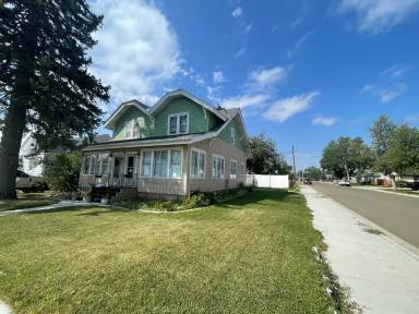 Main picture of 623 3rd Ave W