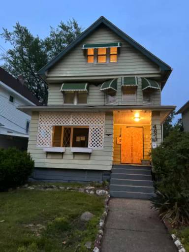 Main picture of 467 E 108th St