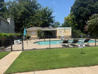 Main picture of 7439 S Atlanta Ave